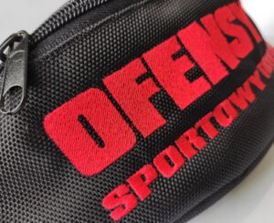 saszetka-nerka-ofensywa-sportowy-tryb-zycia-czarna-czerwone-logo-999-sklep-octagon-piekary-